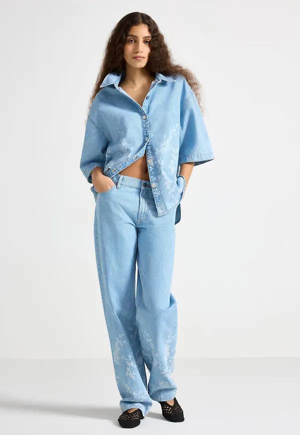 STRAIGHT Sia extra långa jeans med blomstertryck