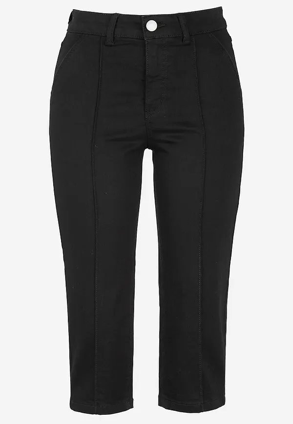 Stretchiga caprijeans med sytt pressveck