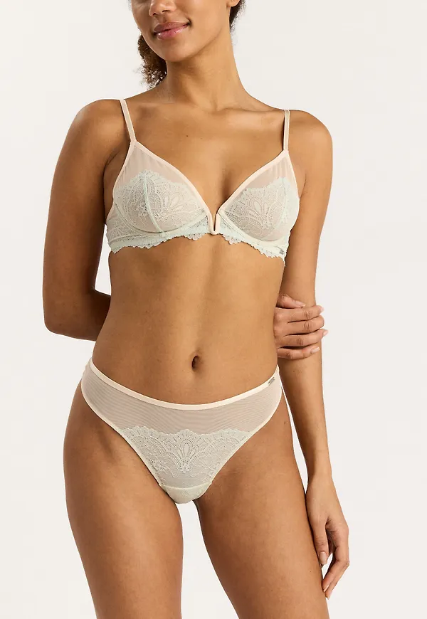 Stringtrosa high waist med spets