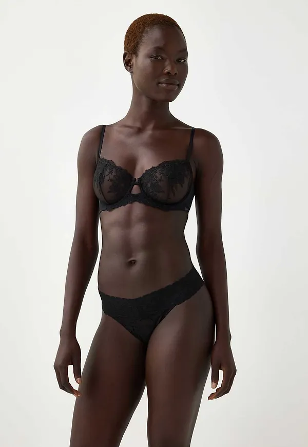 Stringtrosa low waist