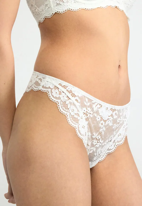 Stringtrosa normalhög midja med spets