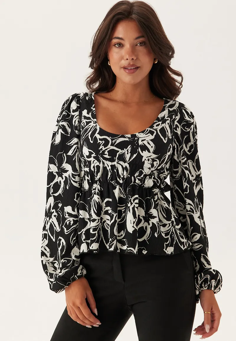 Structure Flounce Top