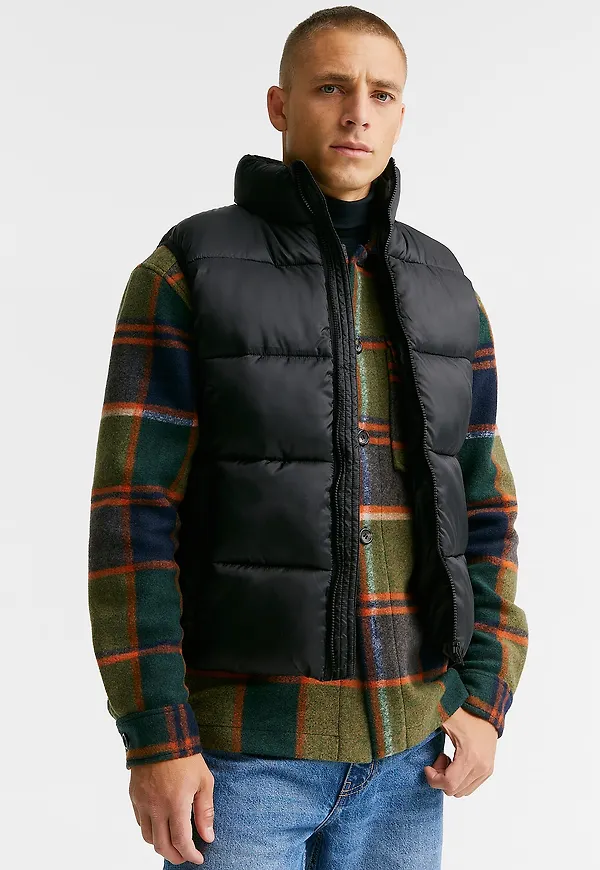 Studio Total - Recycled Puffer Vest - Svart