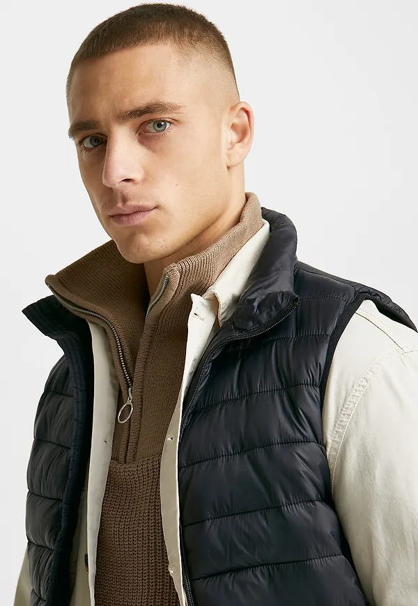 Studio Total - Väst Lightweight Vest - Svart