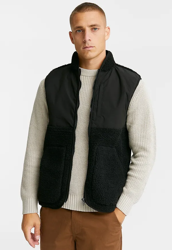 Studio Total - Väst Recycled Pile Vest - Svart