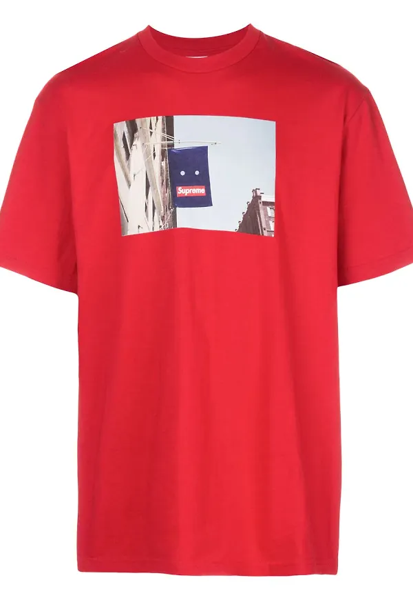 Supreme t-shirt med tryck - Röd