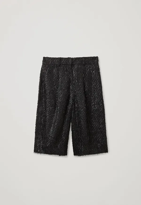 TAILORED FEATHERED SHORTS