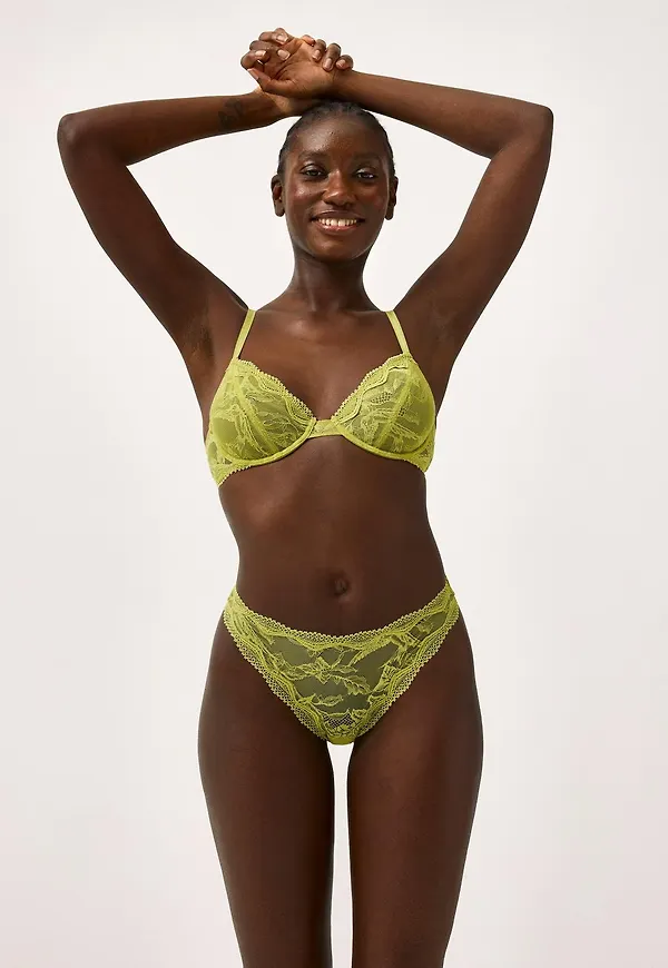 The Bird high cut trosor – Closely