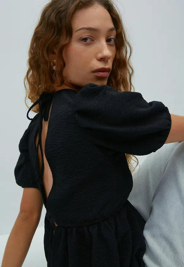 Tie back top