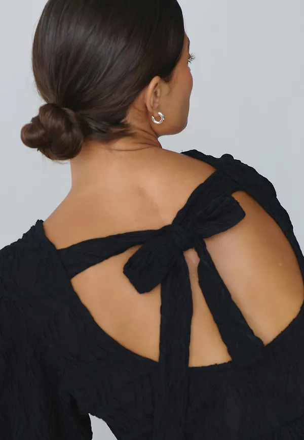 Tie top