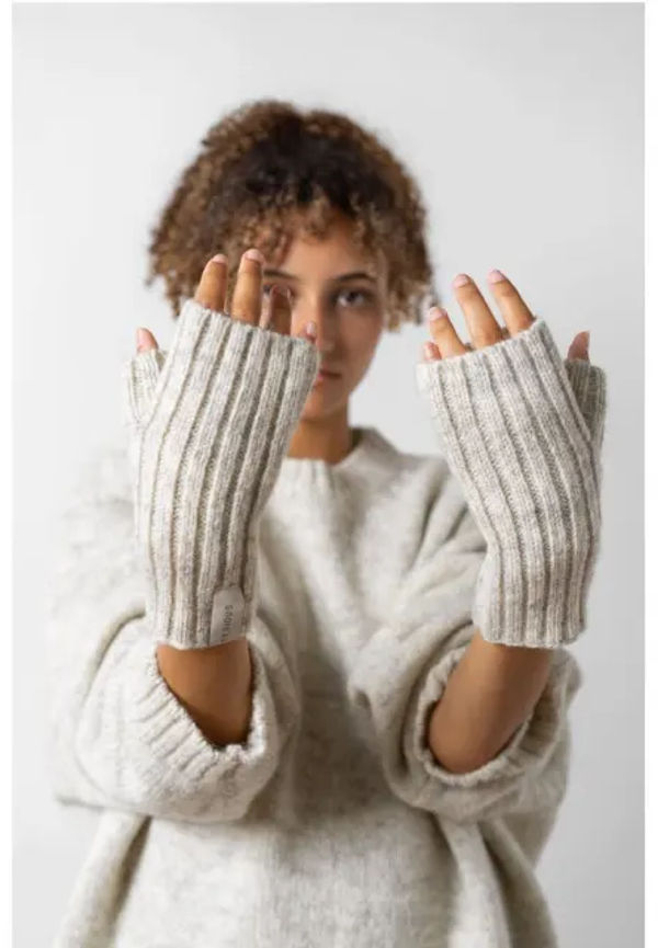 Tir Knitted Gloves - Sand Melange