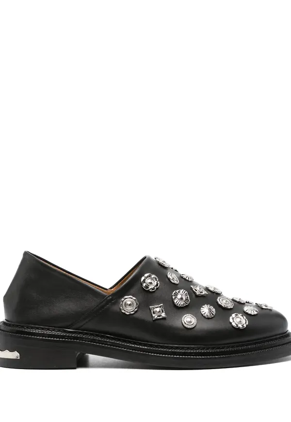 Toga Virilis loafers med nitar - Svart
