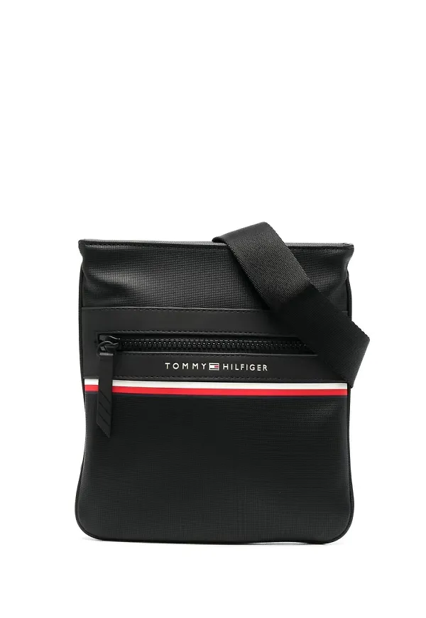 Tommy Hilfiger randig liten axelremsväska - Svart