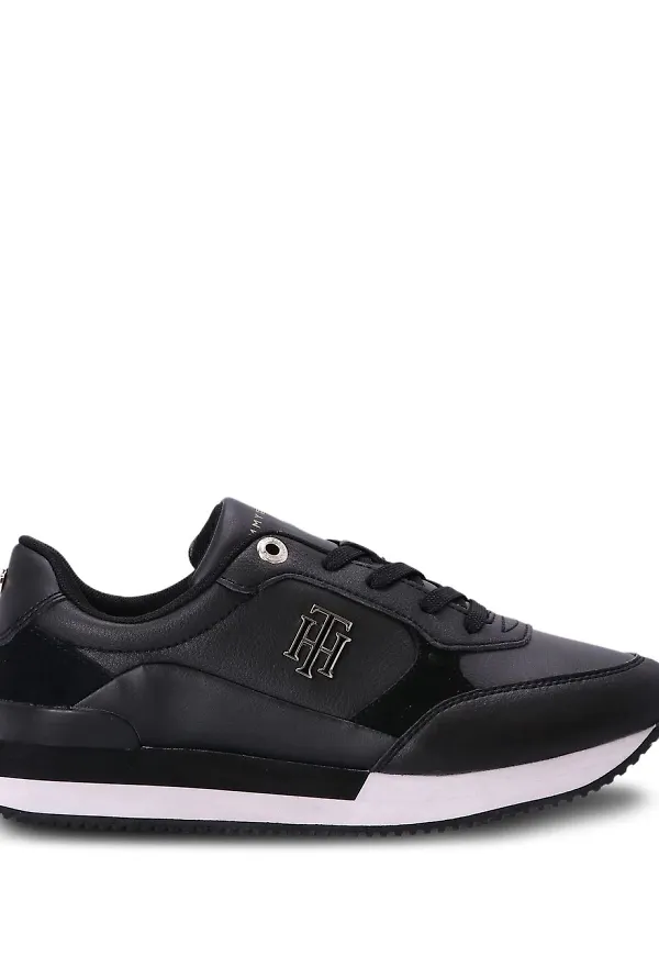 Tommy Hilfiger sneakers med logotypplakett - Svart