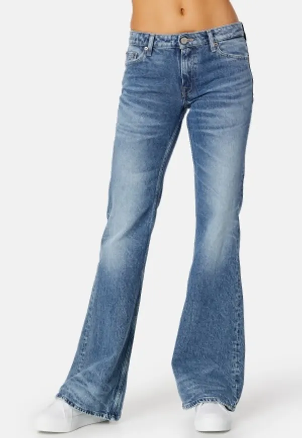 TOMMY JEANS Sophie Low Rise Flare AG6139 1A5 Denim Medium 02 26/32