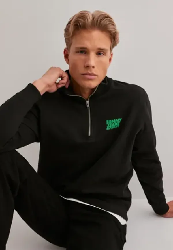 Tommy Jeans Tjm Reg Bubble Qrtr Zip Frnt/Bck Half zip Svart