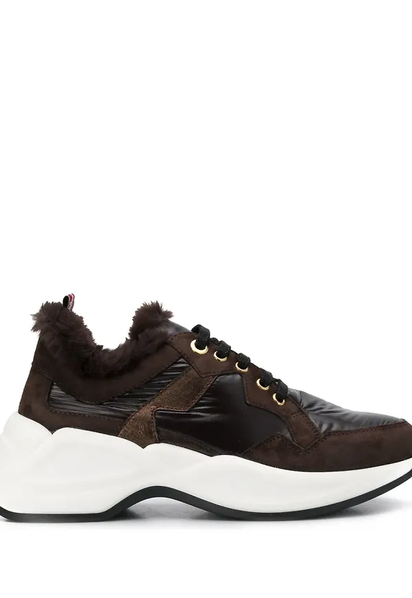 Tosca Blu låga sneakers i konstpäls - Brun