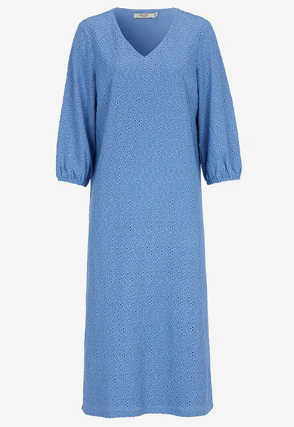 Trikåklänning med broderat hålmönster