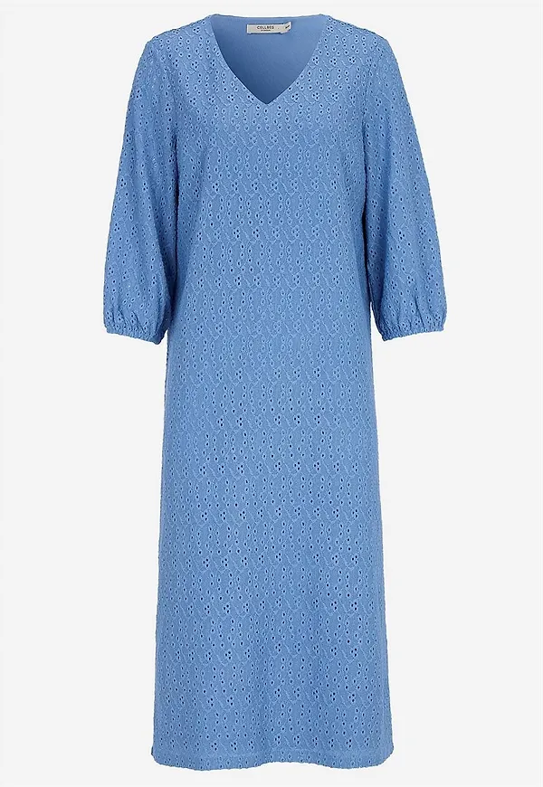 Trikåklänning med broderat hålmönster