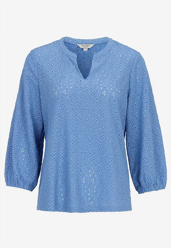 Trikåtopp med broderat hålmönster