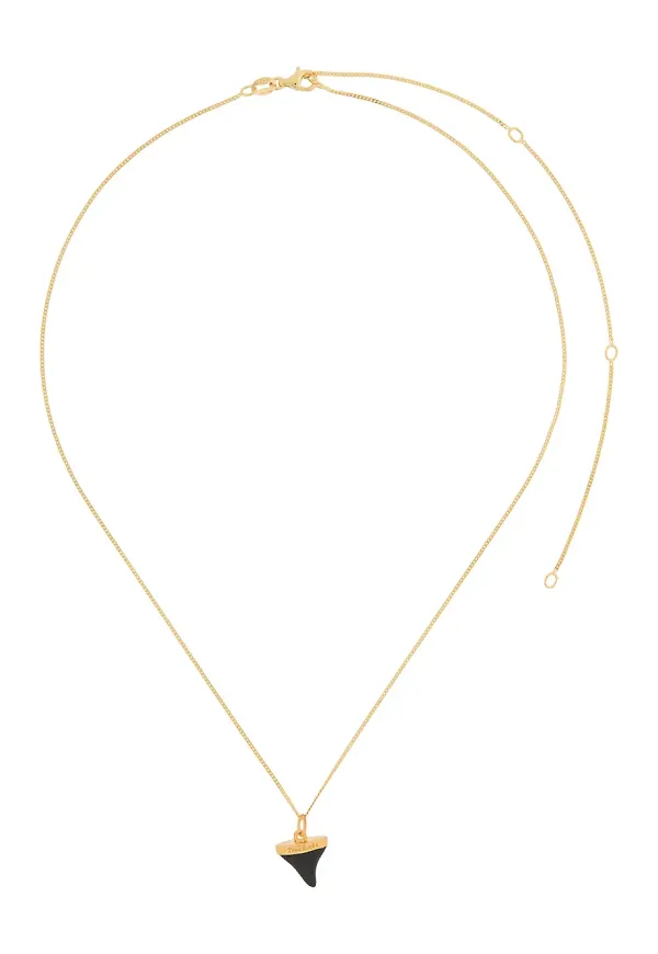 True Rocks halsband med hajhänge - Guldfärgad