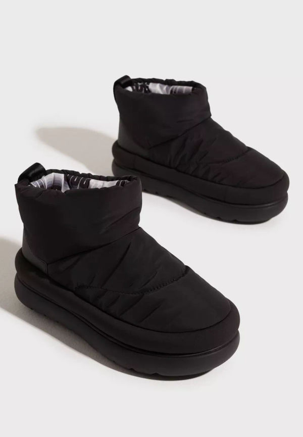 UGG - Vinterskor - Black - W Classic Maxi Mini - Boots & Kängor