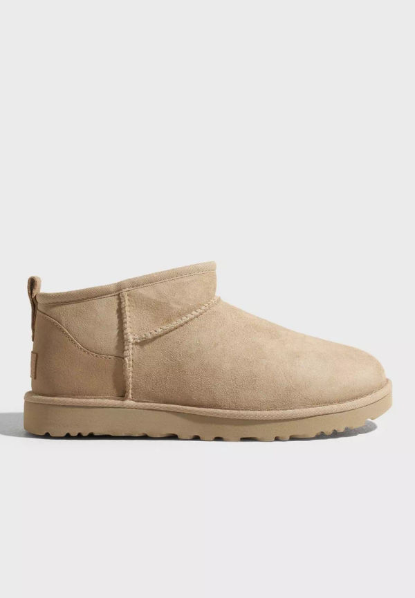 UGG - Boots utan klack - Driftwood - W Classic Ultra Mini - Boots & Kängor
