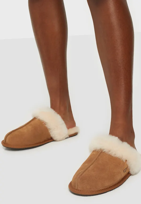 UGG - Brun - W Scuffette II