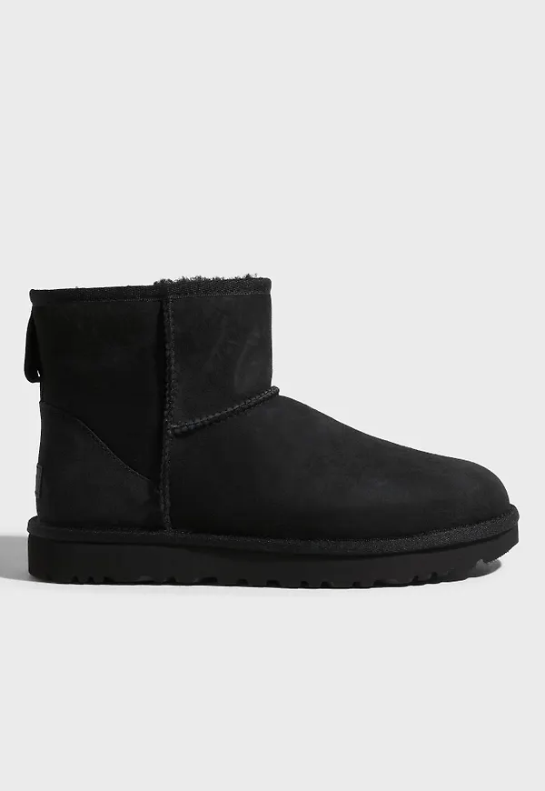 UGG - Svart - W Classic Mini II