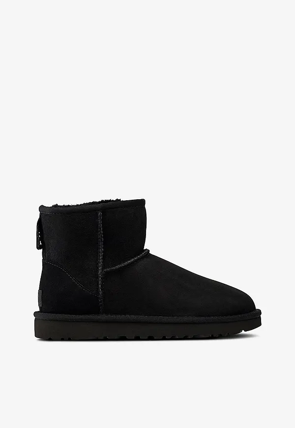 UGG - Boots Classic Mini II - Svart