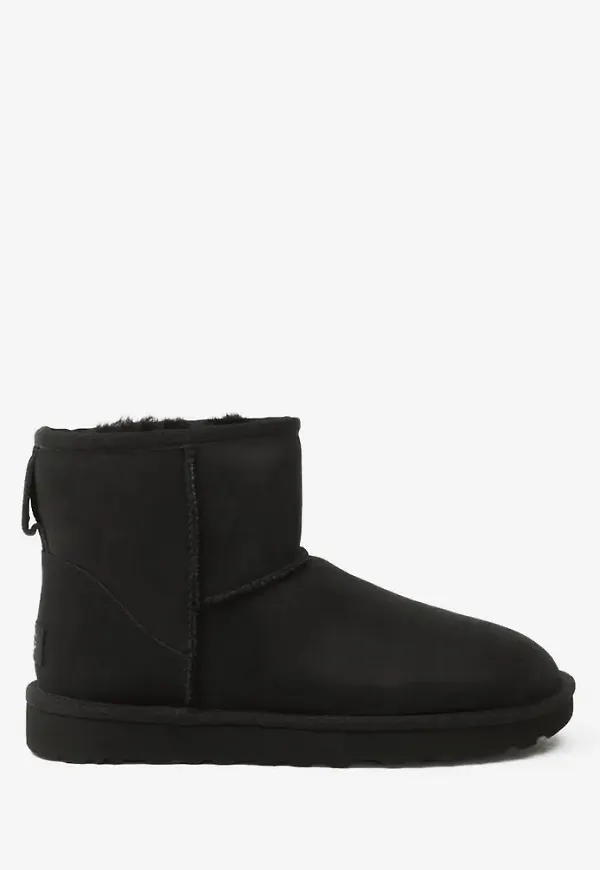 UGG - Svart - W Classic Mini II