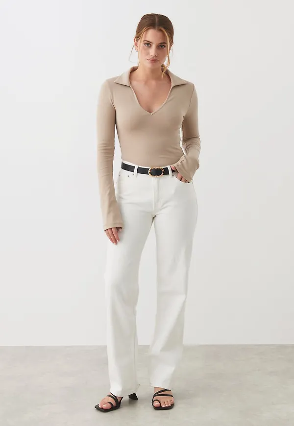 V-neck collar top