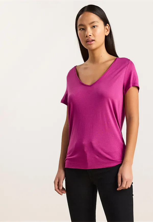 V-ringad t-shirt i viskos