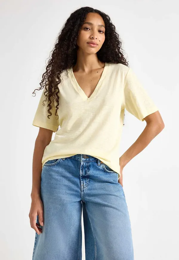 V-ringad t-shirt