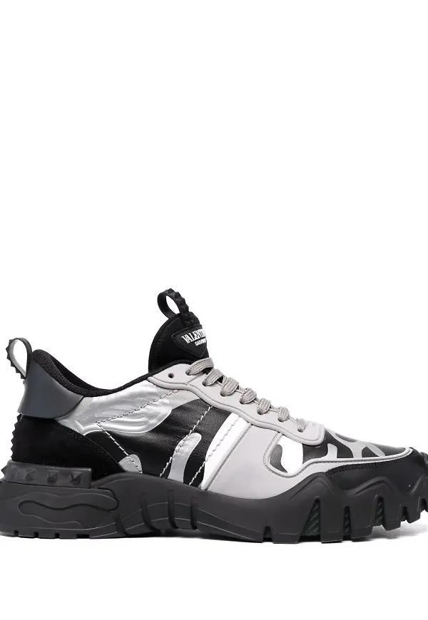 Valentino Garavani Rockrunner kamouflagemönstrade sneakers - Svart
