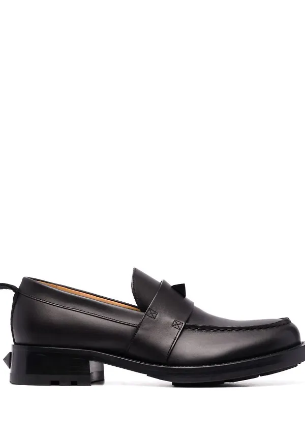 Valentino Garavani skinnloafers med nitar - Svart