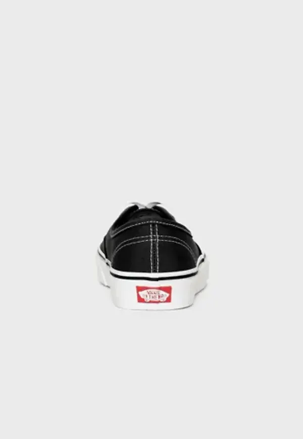 VANS - Svart - Ua Authentic