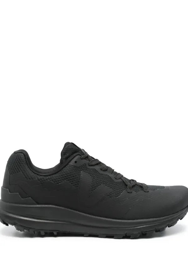 VEJA Fitz Roy vandrarsneakers - Svart