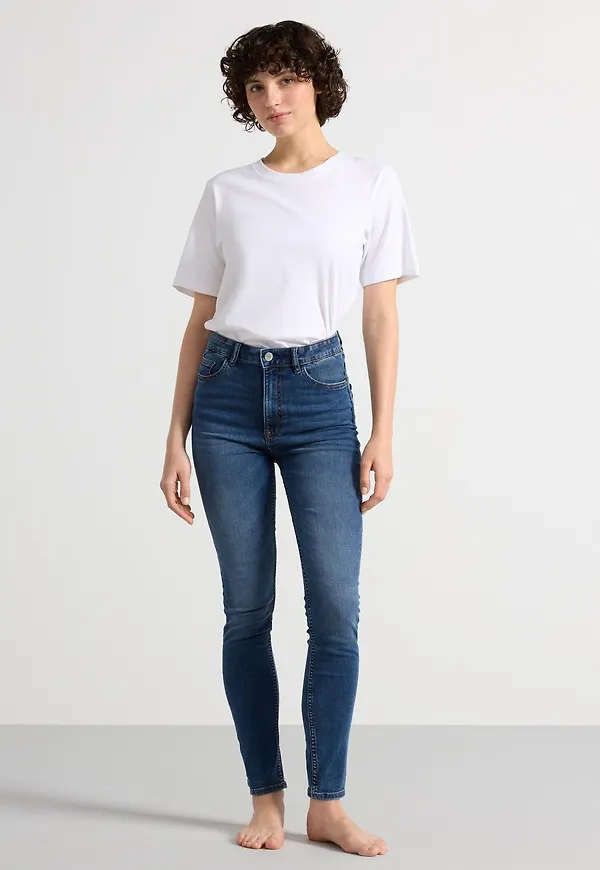 VERA smala jeans med hög midja