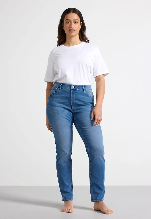 VERA smala jeans med hög midja
