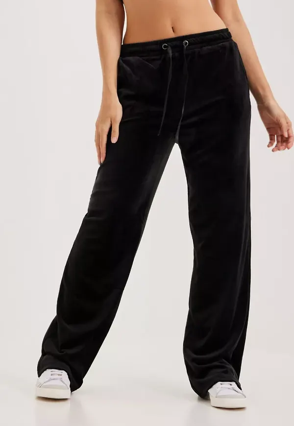 Vero Moda - Mjukisbyxor - Black - Vmathena Velvet H/W Pant Exp - Byxor