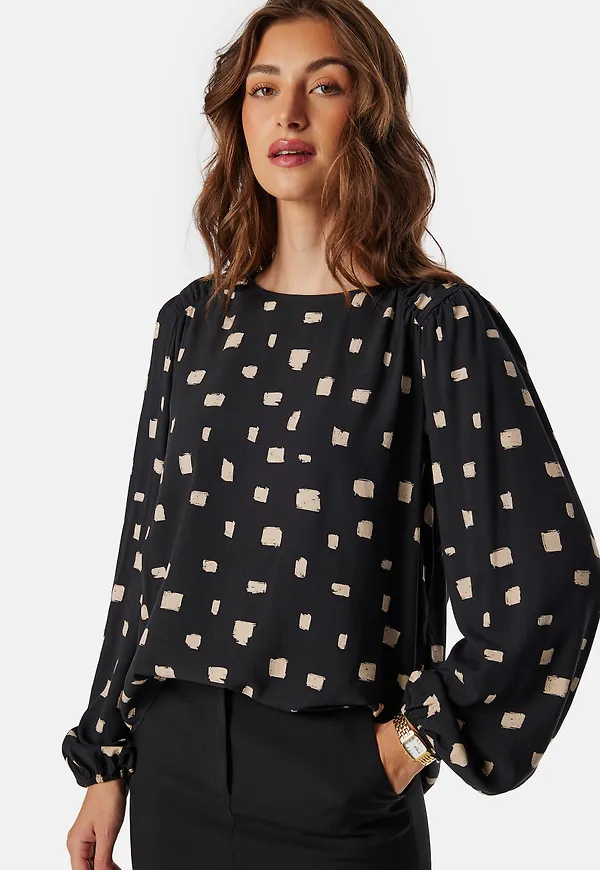 Vilana L/S O-NECK DETAIL TOP