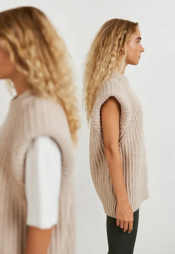 Vilde knitted vest
