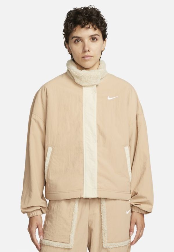 Vävd fleecefodrad jacka Nike Sportswear Essential för kvinnor - Brun