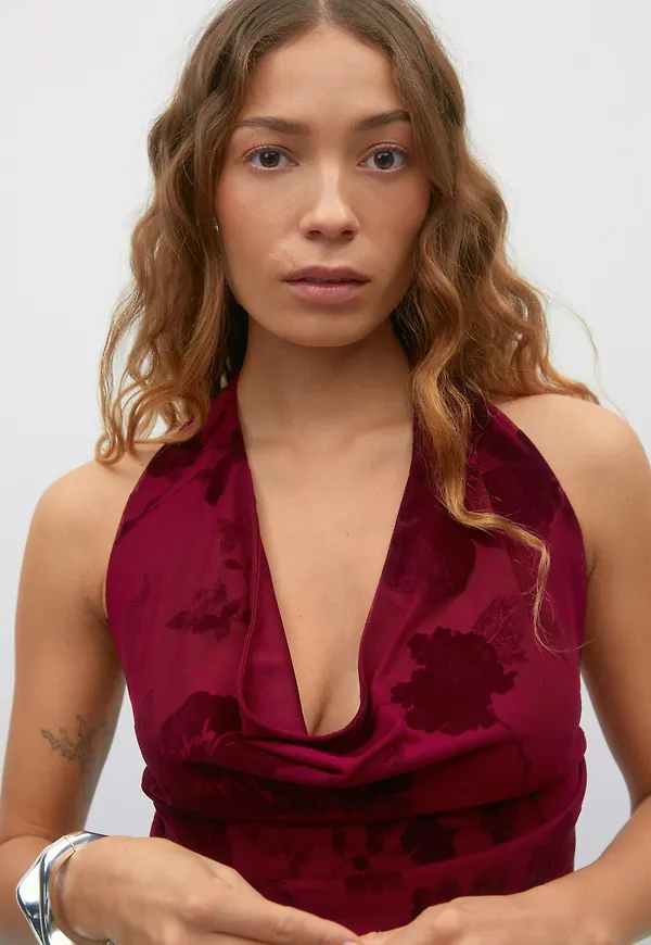 Waterfall neck singlet