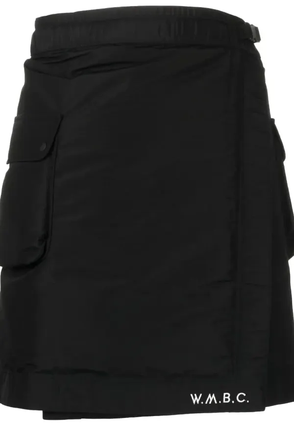White Mountaineering cargoshorts i omlottmodell - Svart