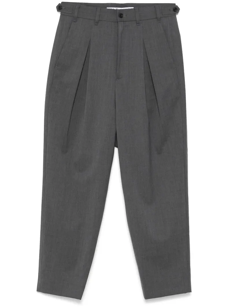 White Mountaineering vida byxor med veck - Grå
