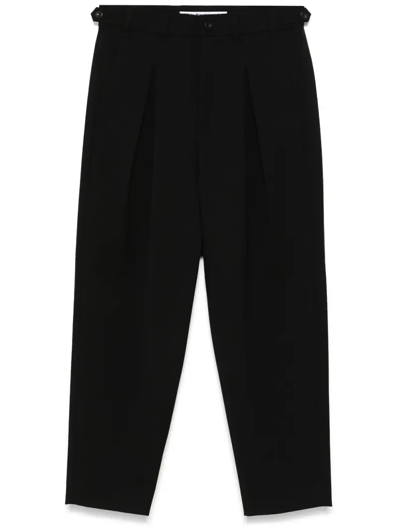 White Mountaineering vida byxor med veck - Svart