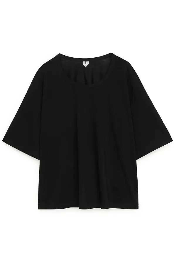 Wide-Fit T-Shirt - Black