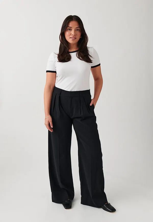 Wide tailored trousers